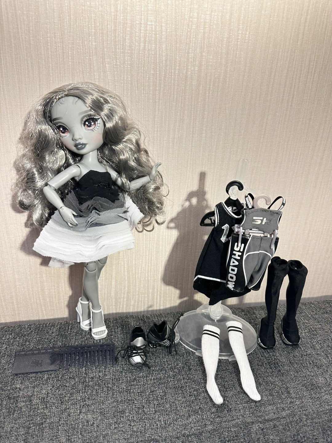 Good value Shadow High Doll Nicole Steel with Accessories - photo 5