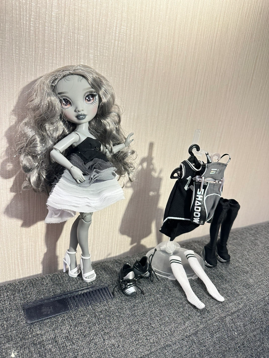 Good value Shadow High Doll Nicole Steel with Accessories - photo 3