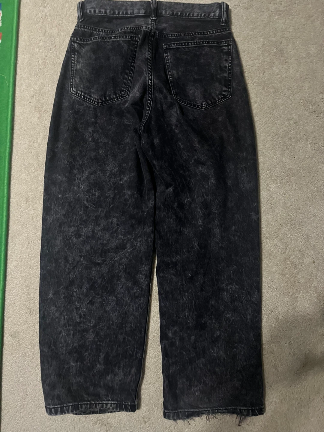 Acid wash baggy jeans