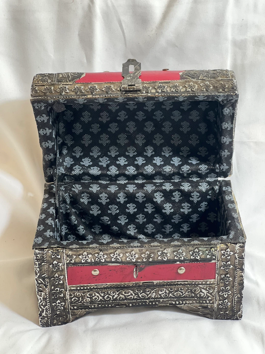 Decorative Trinket Box with Red and Silver Ornate Design - photo 2