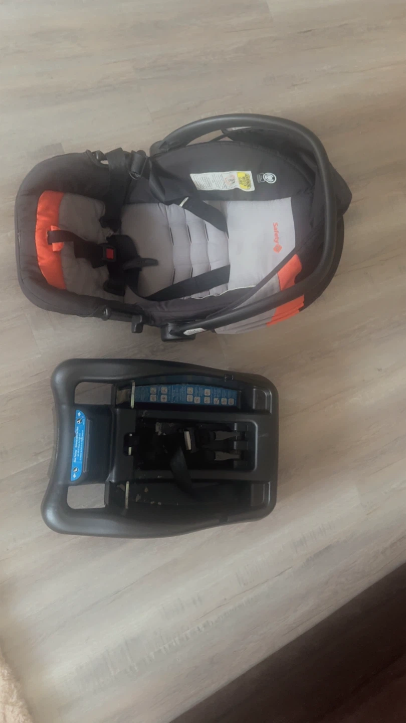Safety 1st OnBoard 35 infant car seat with base