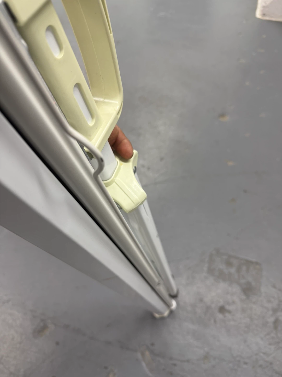 Tripod Projector Screen - photo 5