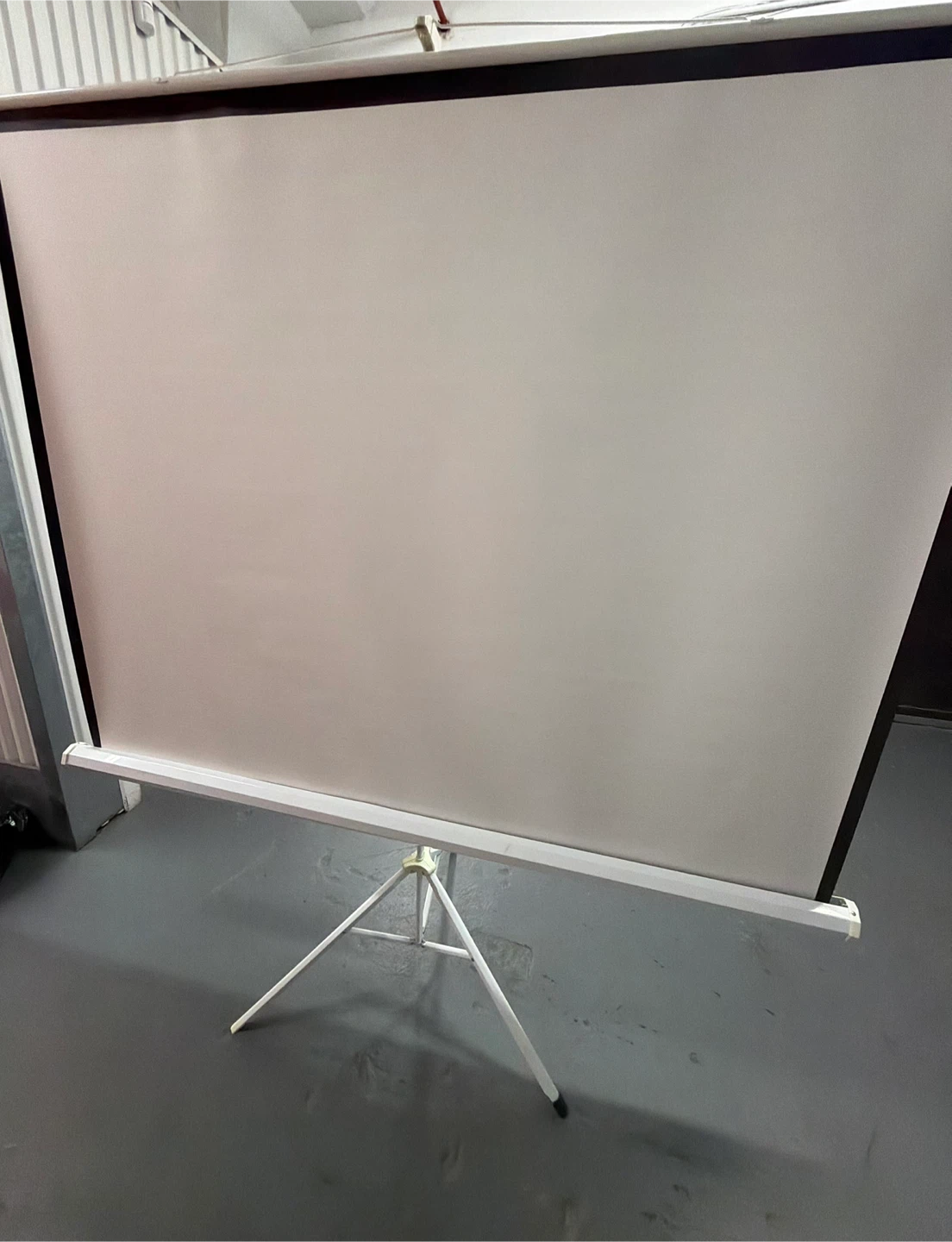 Tripod Projector Screen - photo 3