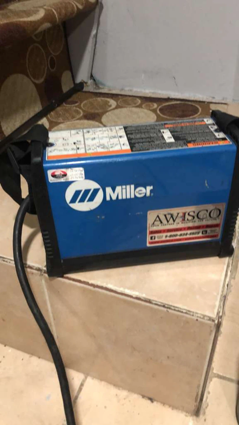 Miller AWISCO Welding Machine with Gas Cylinder - photo 2