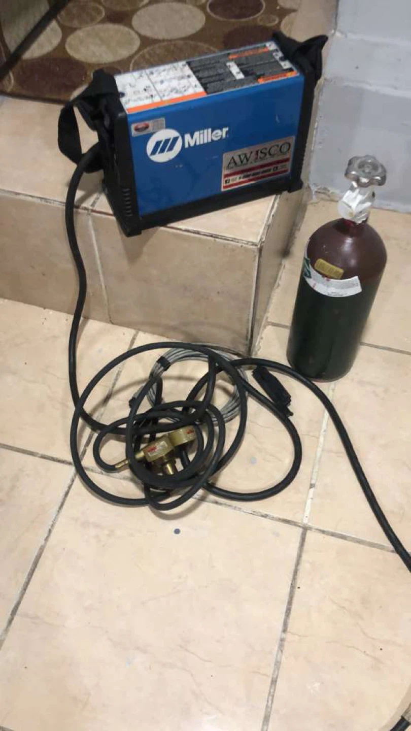 Miller AWISCO Welding Machine with Gas Cylinder