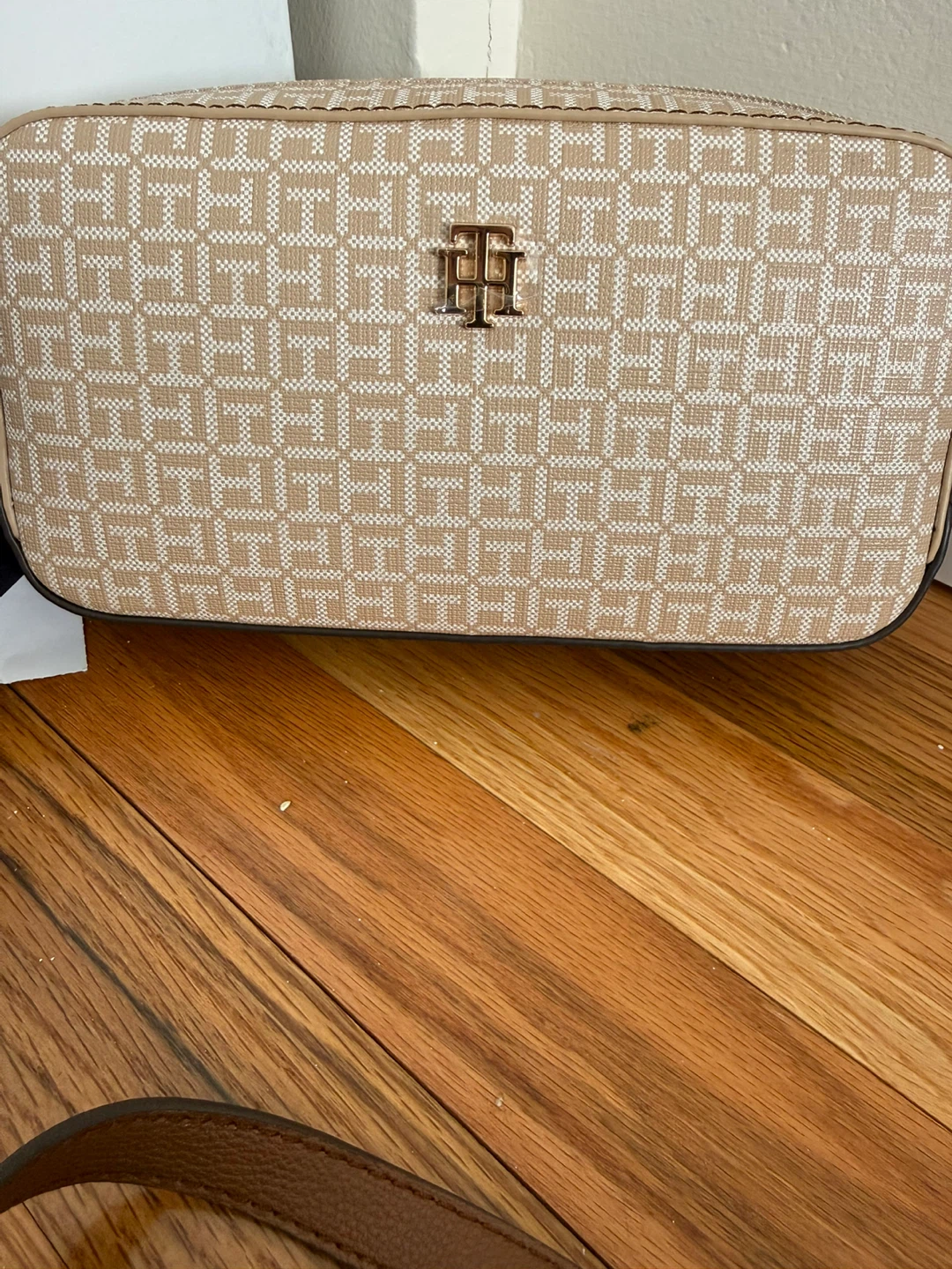 Tommy Hilfiger Monogram Camera Bag - photo 2