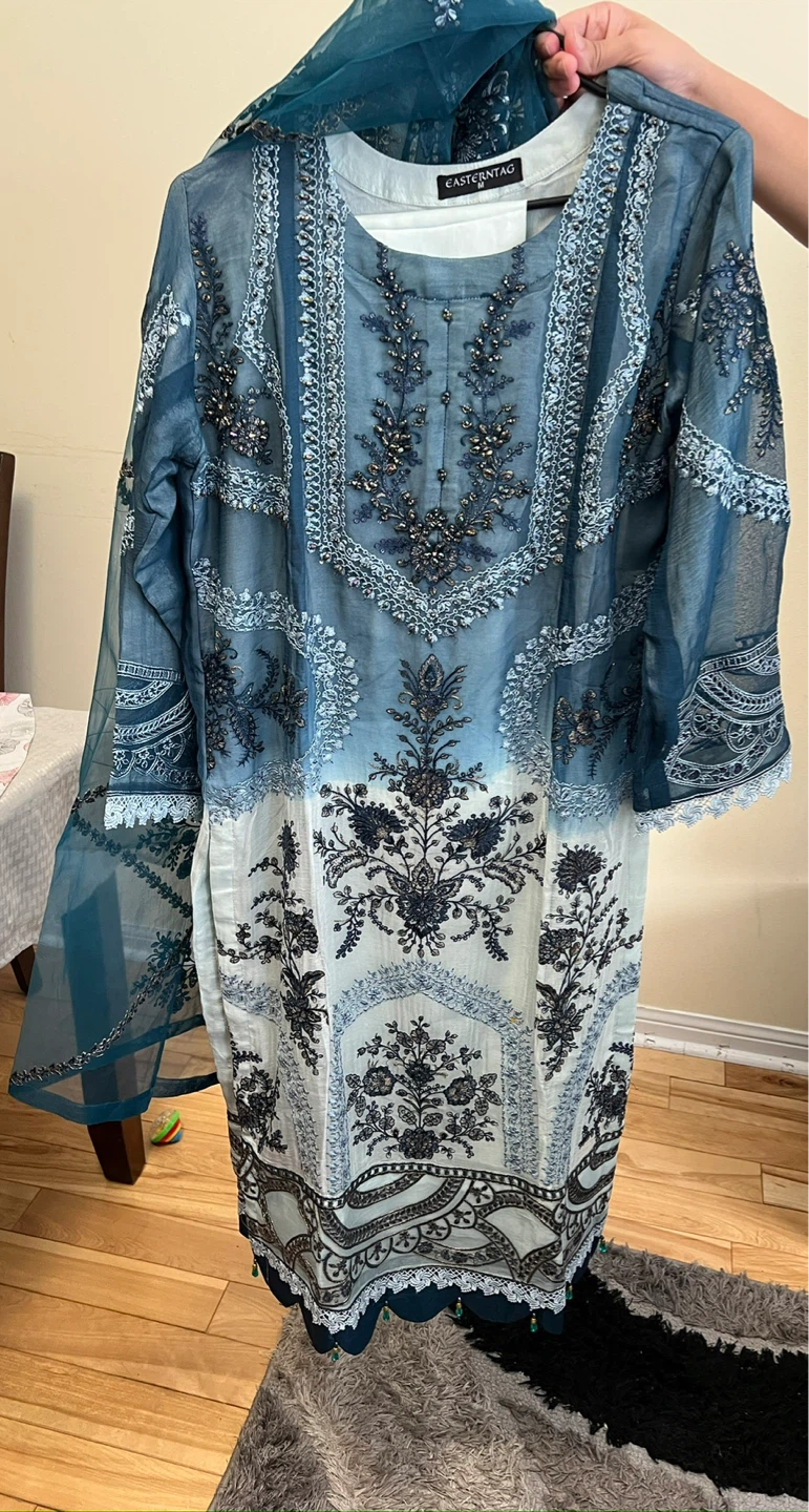 Beautiful Chiffon Embroidered 3 Pcs Suit