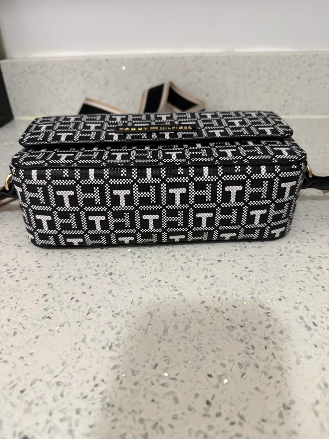 Tommy Hilfiger Monogram Camera Bag - photo 5