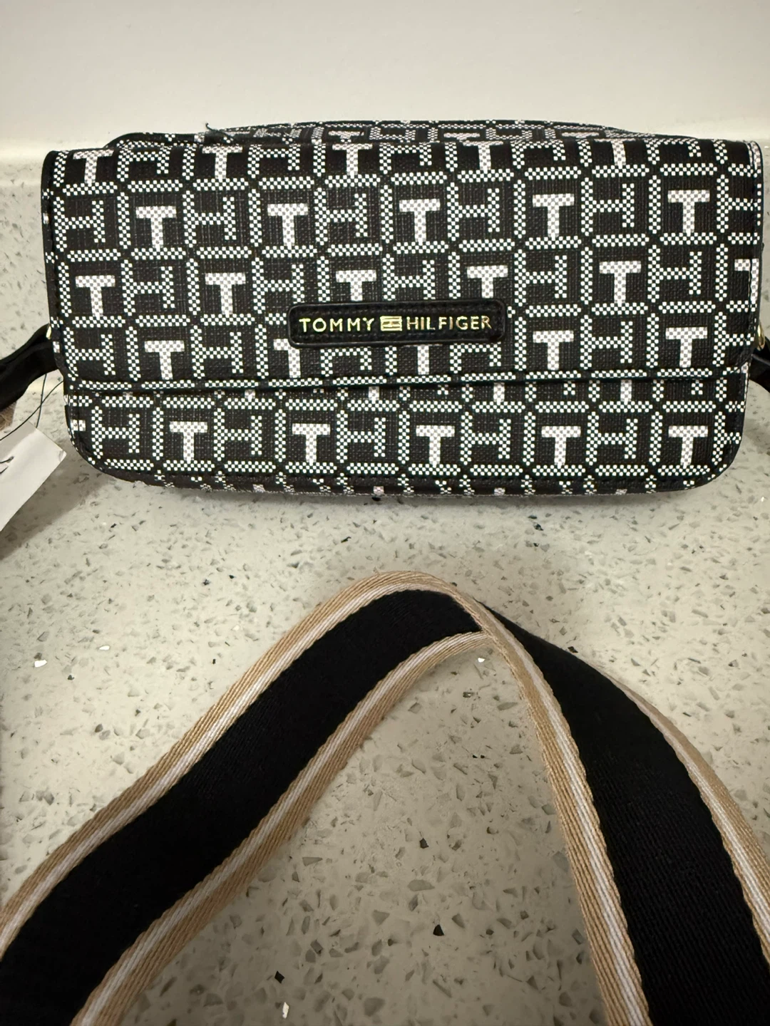 Tommy Hilfiger Monogram Camera Bag - photo 2
