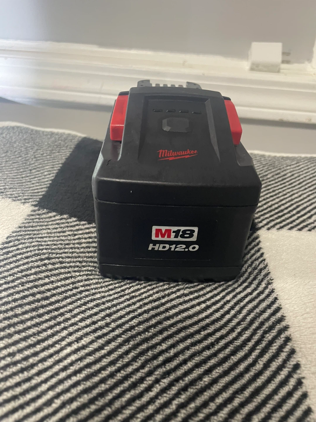 Milwaukee M18 REDLITHIUM FORGE 12.0 Ah Battery - photo 5