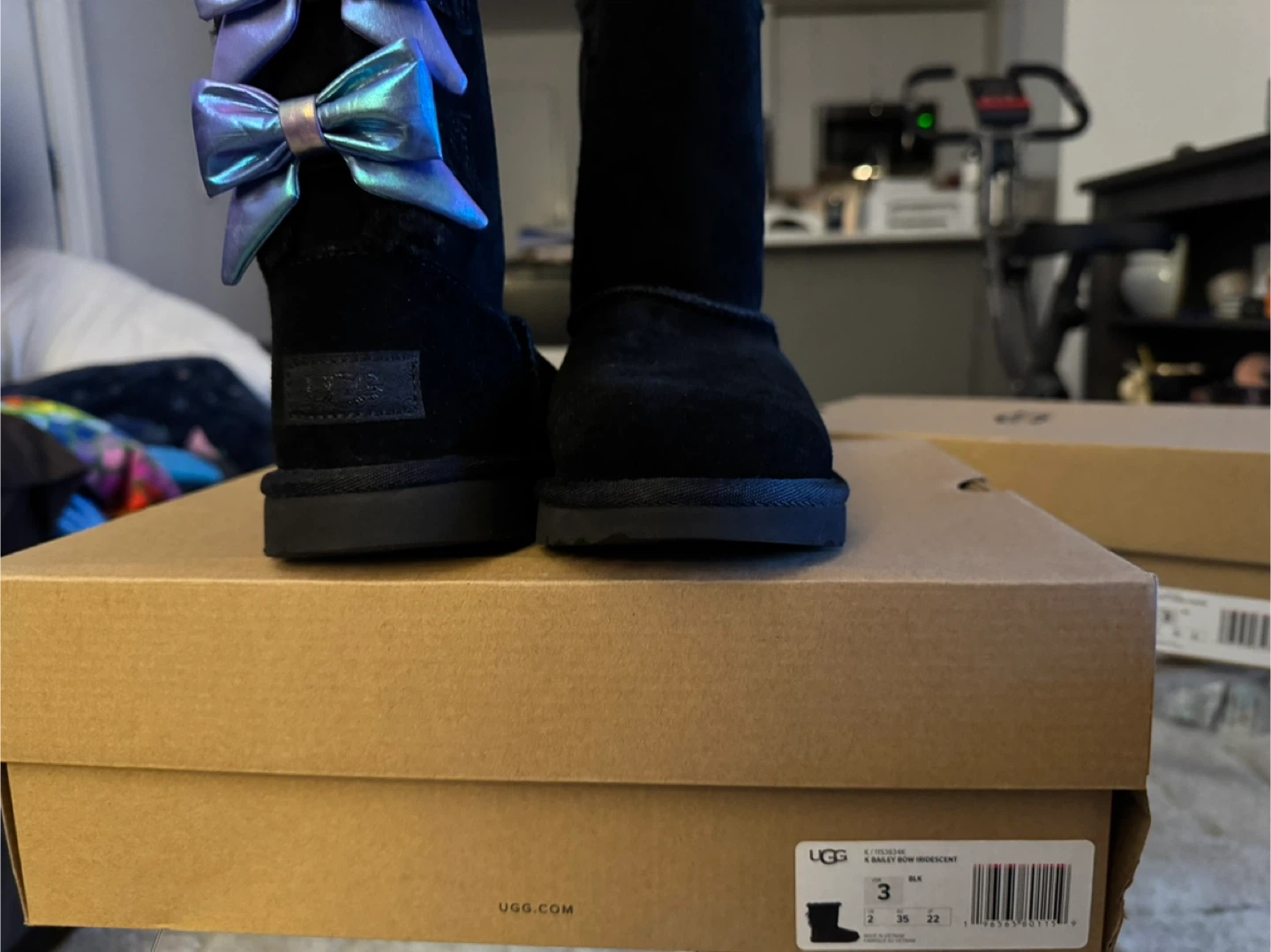 UGG K Bailey Bow Iridescent Boots Size 3 - photo 3