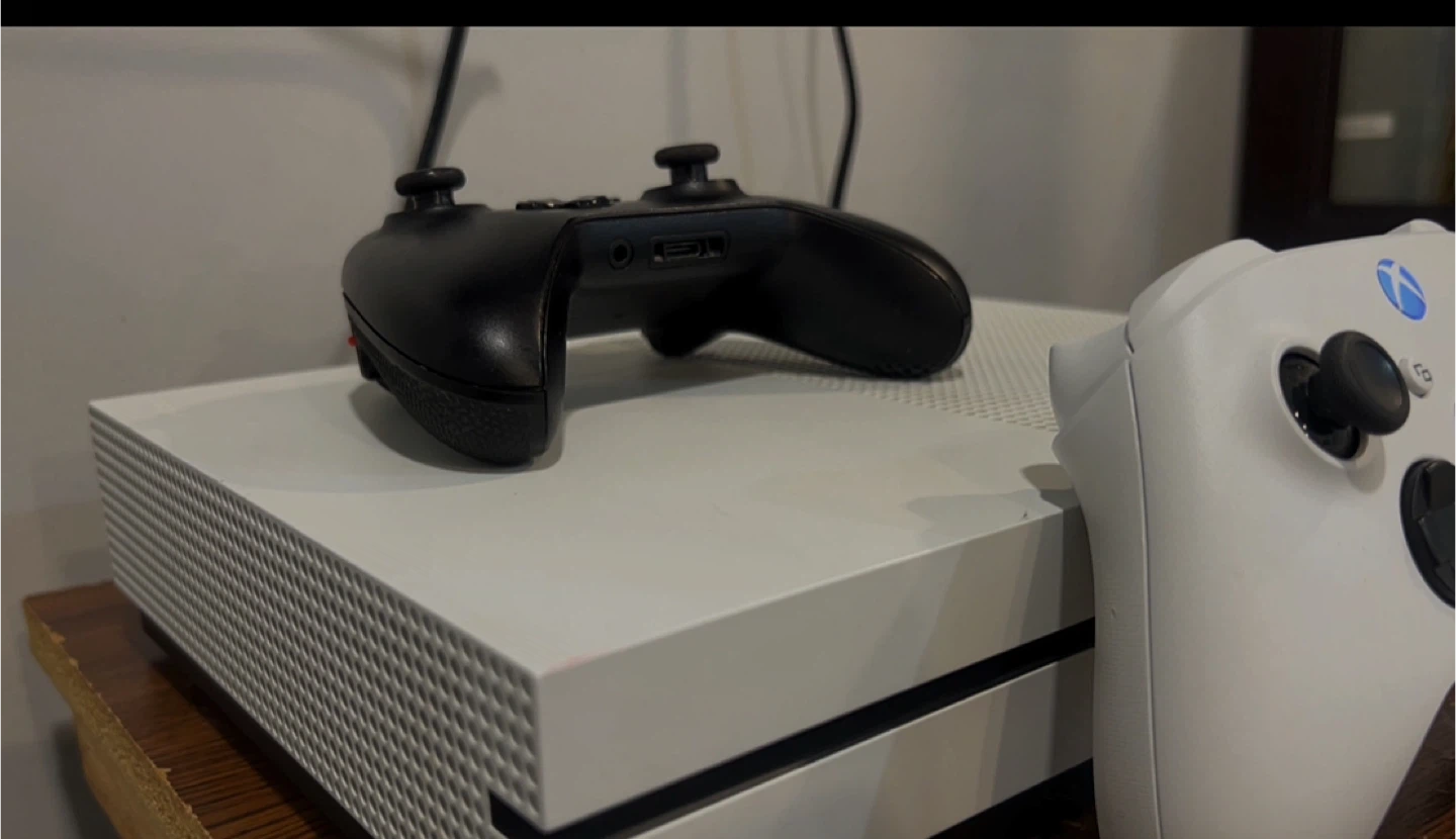Xbox One S Bundle/ 1 Controller + free disc + HDMI - photo 3