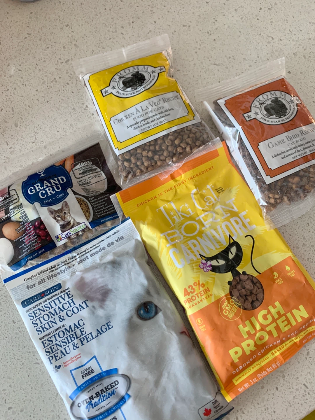 ‼️MOVING SALE‼️Mixed cat food samples - photo 2