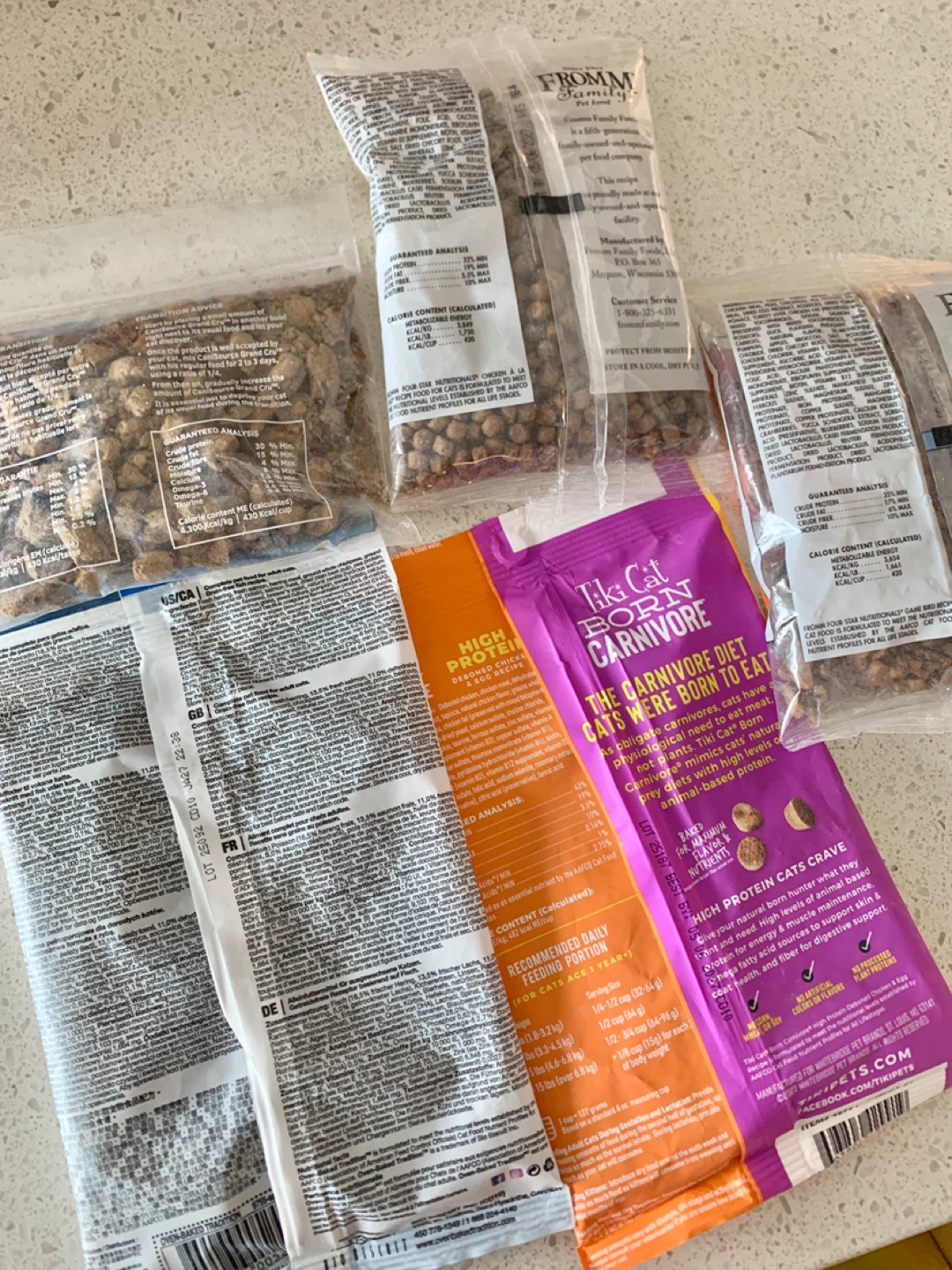 ‼️MOVING SALE‼️Mixed cat food samples - photo 3