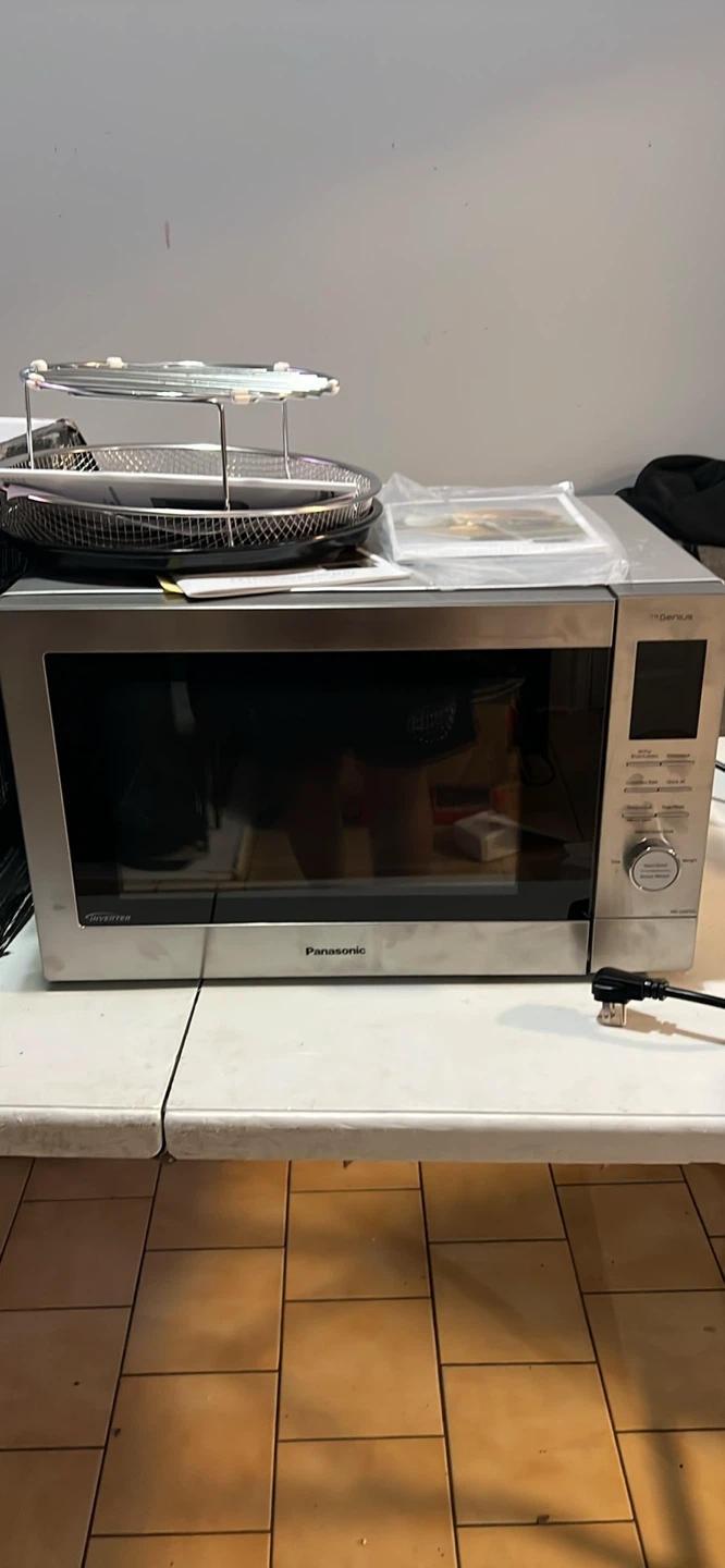 Panasonic Countertop Microwave Oven - photo 4
