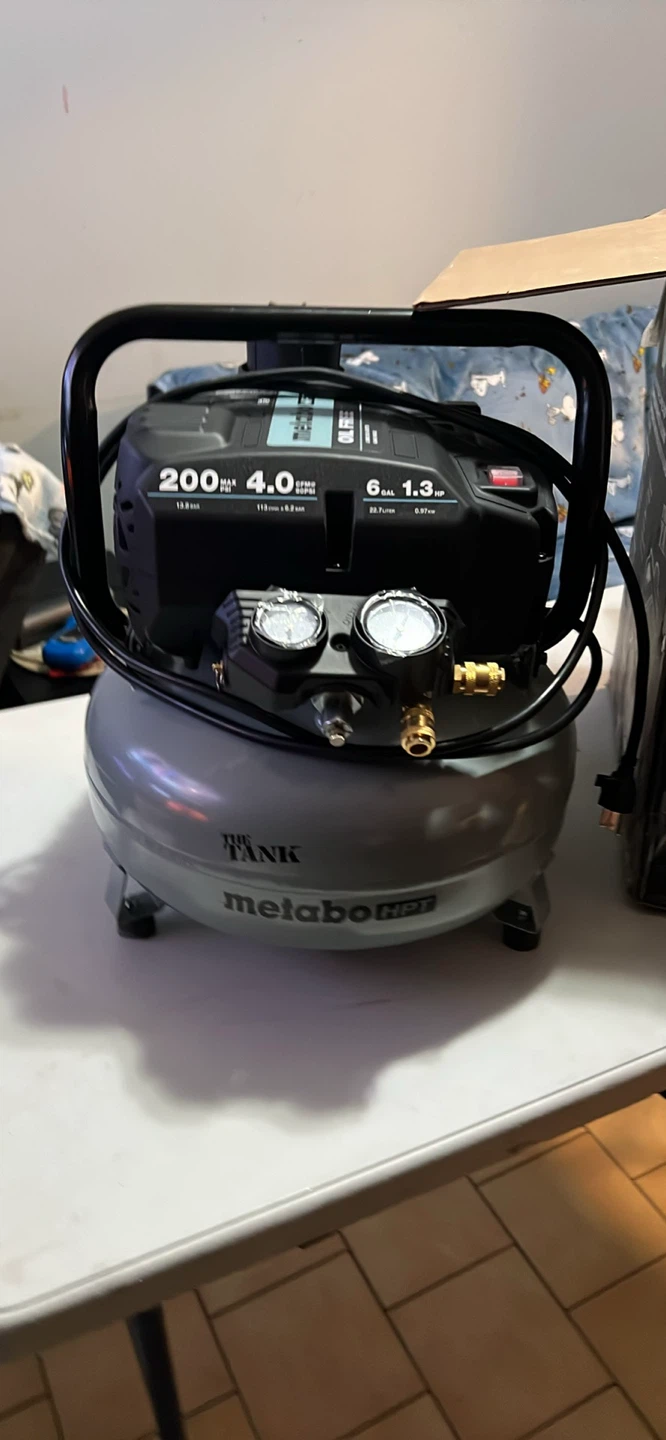 Metabo HPT 6-Gallon Pancake Air Compressor EC914S