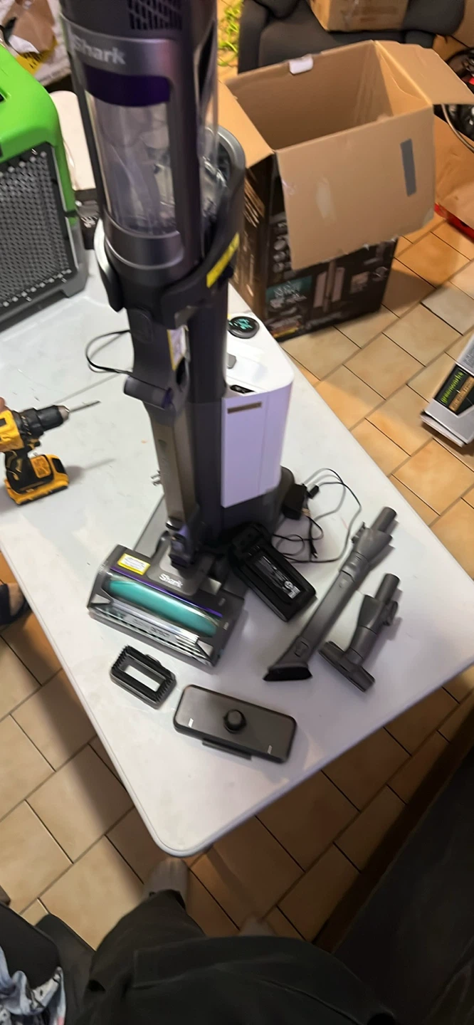 Shark Cordless Stick Vacuum Cleaner - photo 3