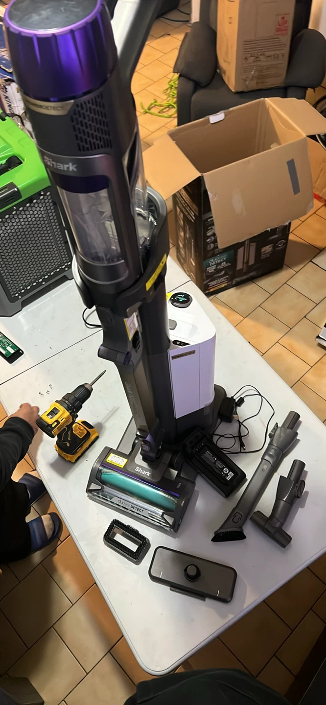 Shark Cordless Stick Vacuum Cleaner - photo 2