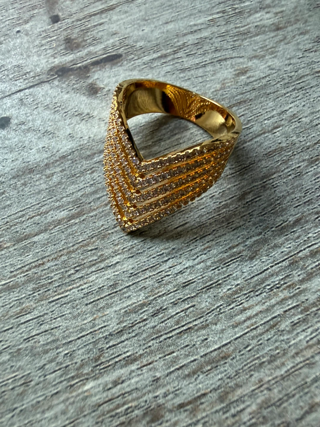 Gold-tone ring in presentation box - photo 4