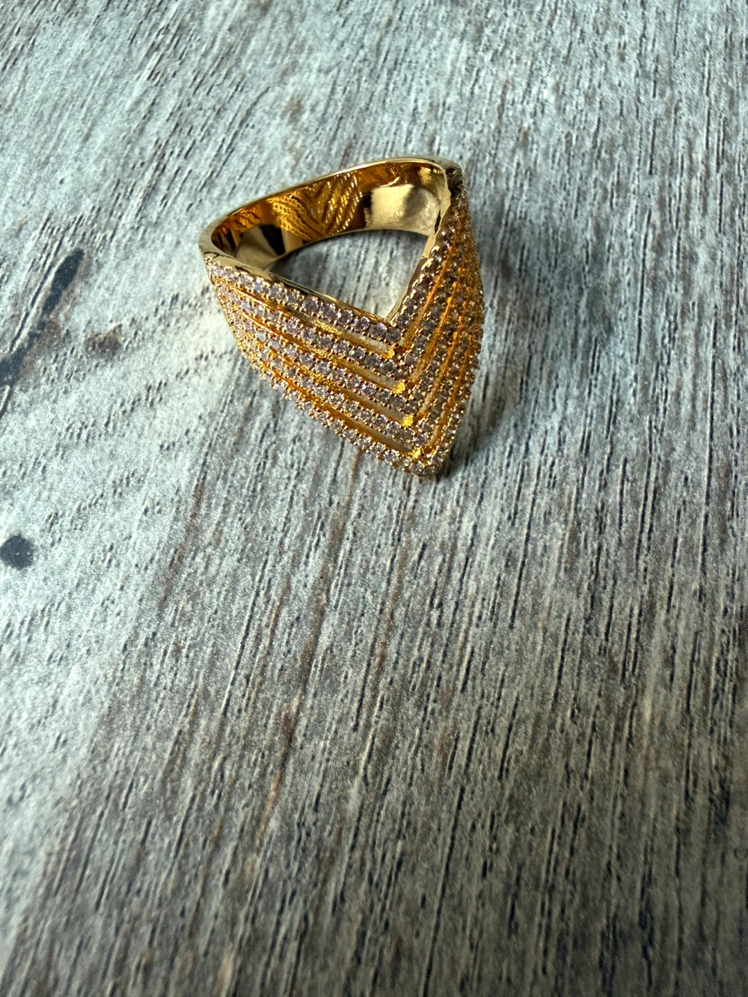 Gold-tone ring in presentation box - photo 5