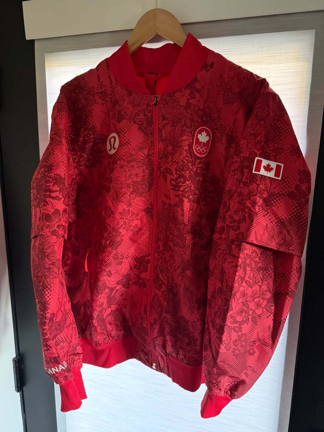 Lululemon Vented Jacquard Bomber Jacket - Red, Size S - photo 4