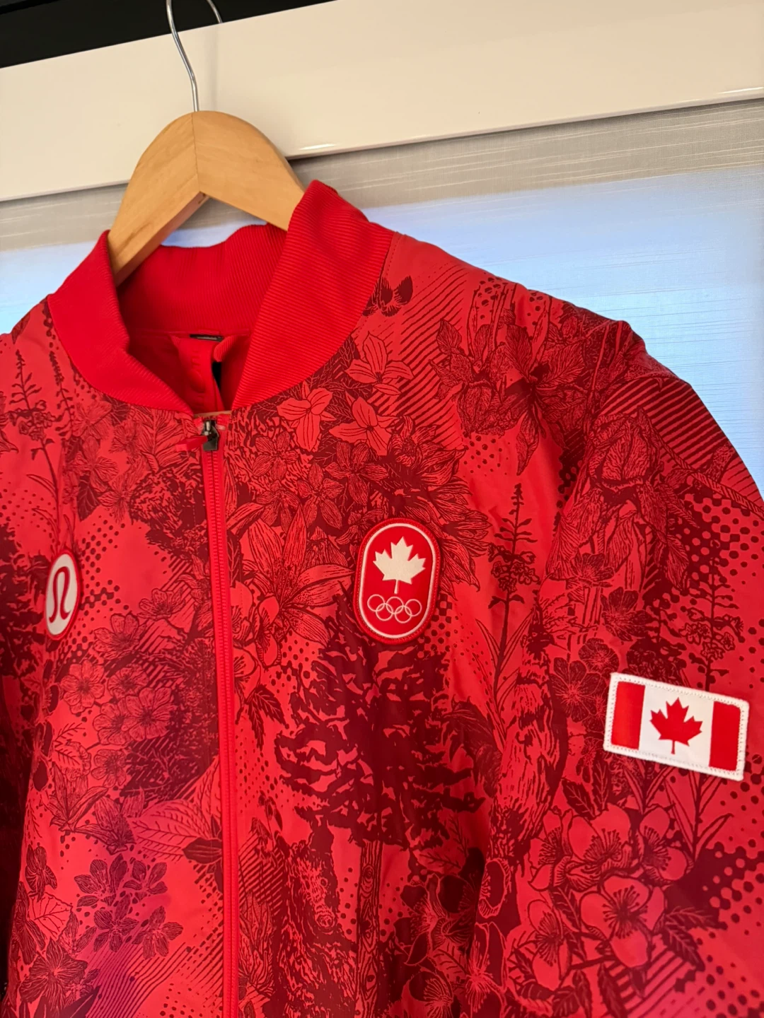 Lululemon Vented Jacquard Bomber Jacket - Red, Size S - photo 5