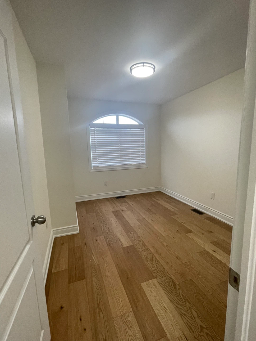 Master Bedroom for Rent - photo 2