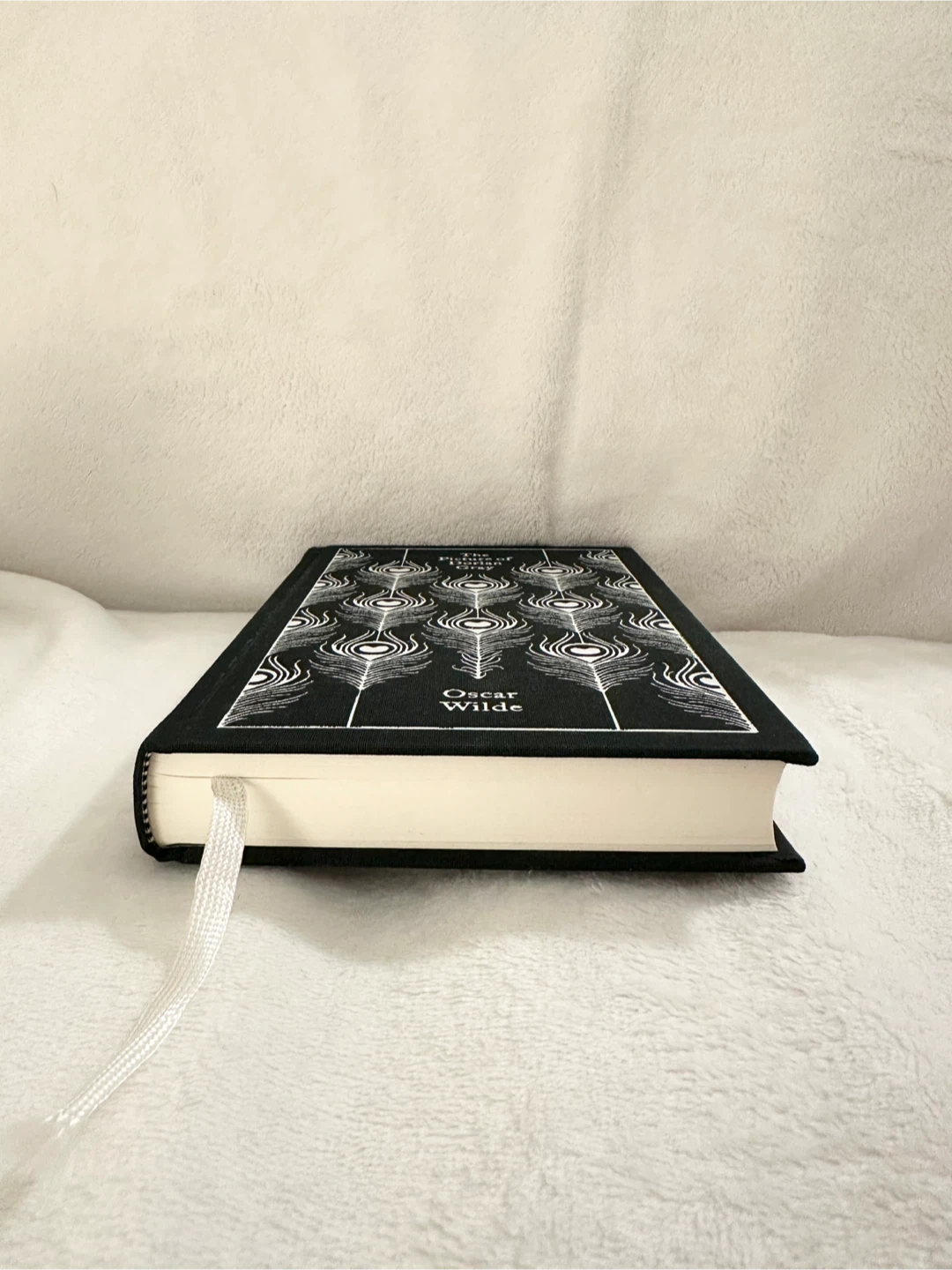 The Picture of Dorian Gray Oscar Wilde Penguin Classics Book - photo 3