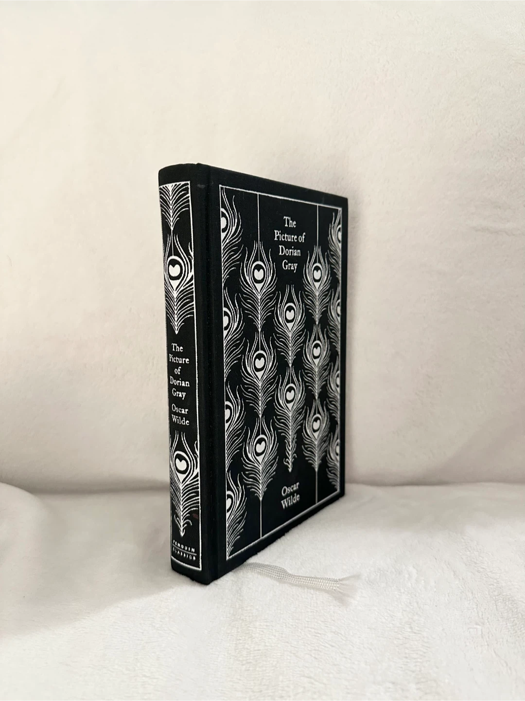 The Picture of Dorian Gray Oscar Wilde Penguin Classics Book - photo 2