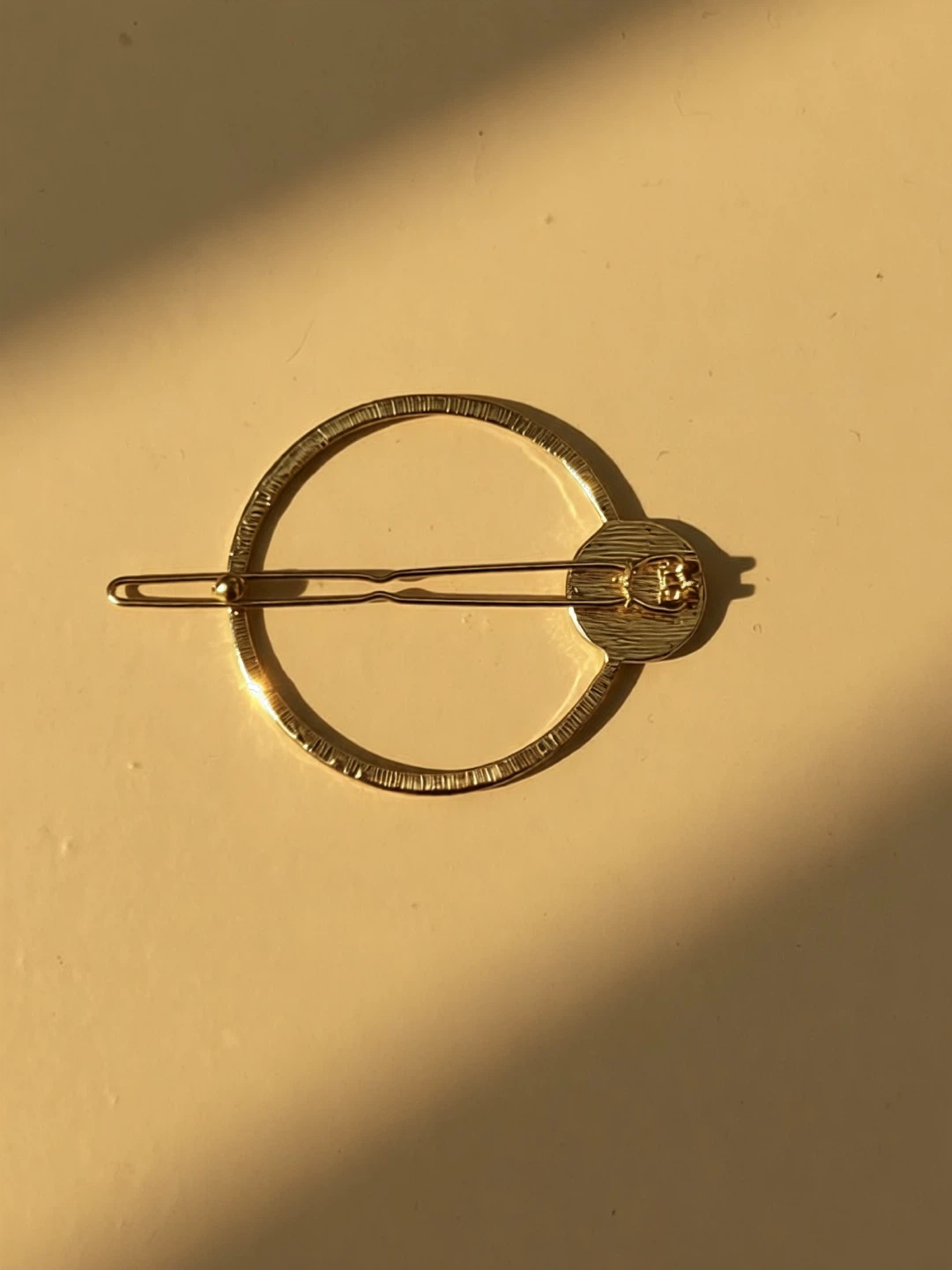 Circle Hair Clip with Marble Detail - photo 2