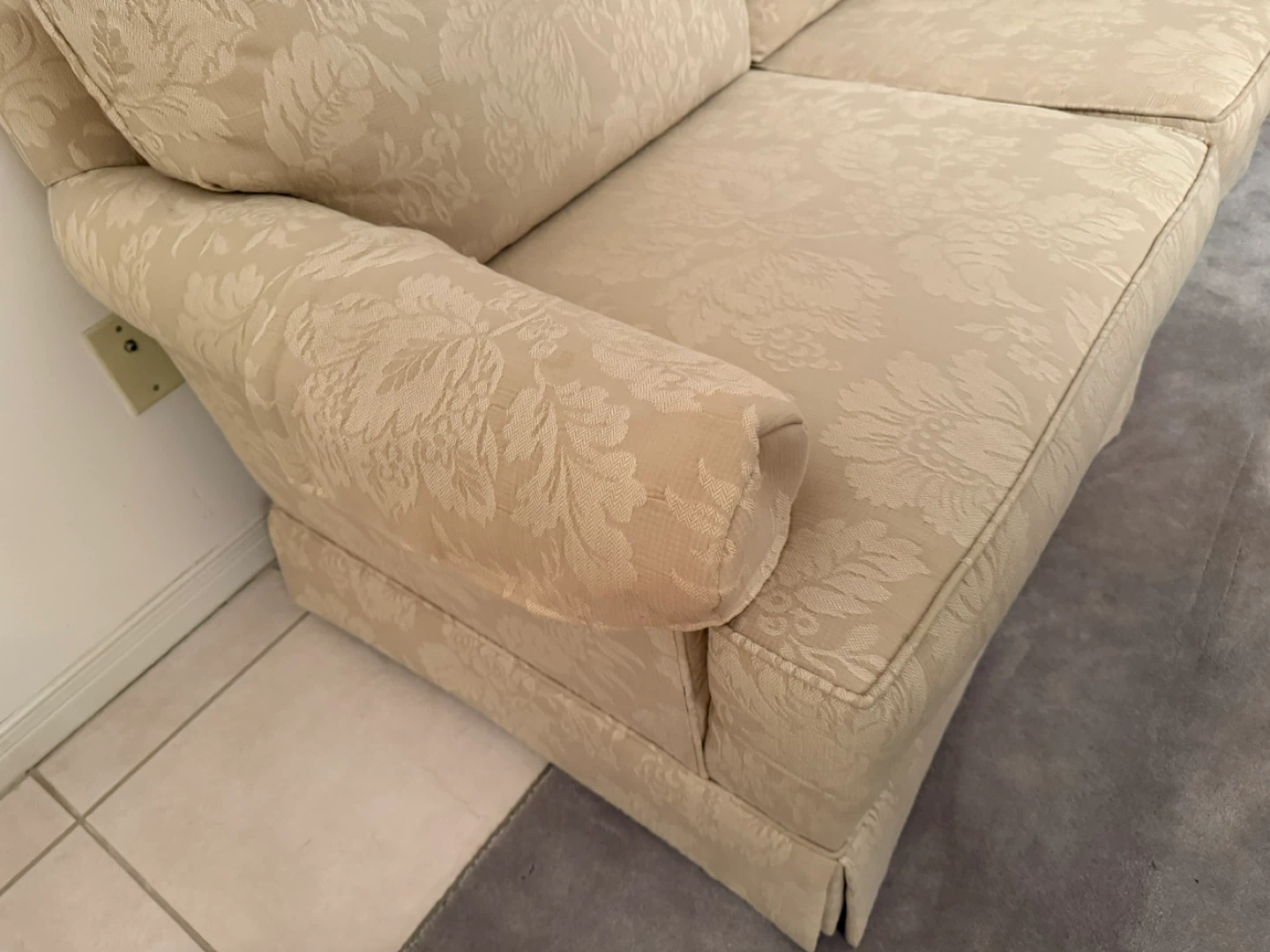 Estate Sale - Thomasville Traditional Loveseat - photo 2