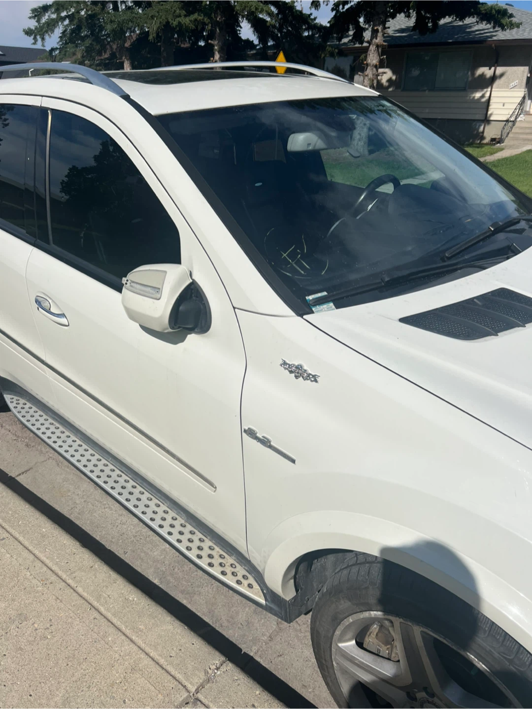 White Mercedes-Benz ML63 AMG SUV - photo 5