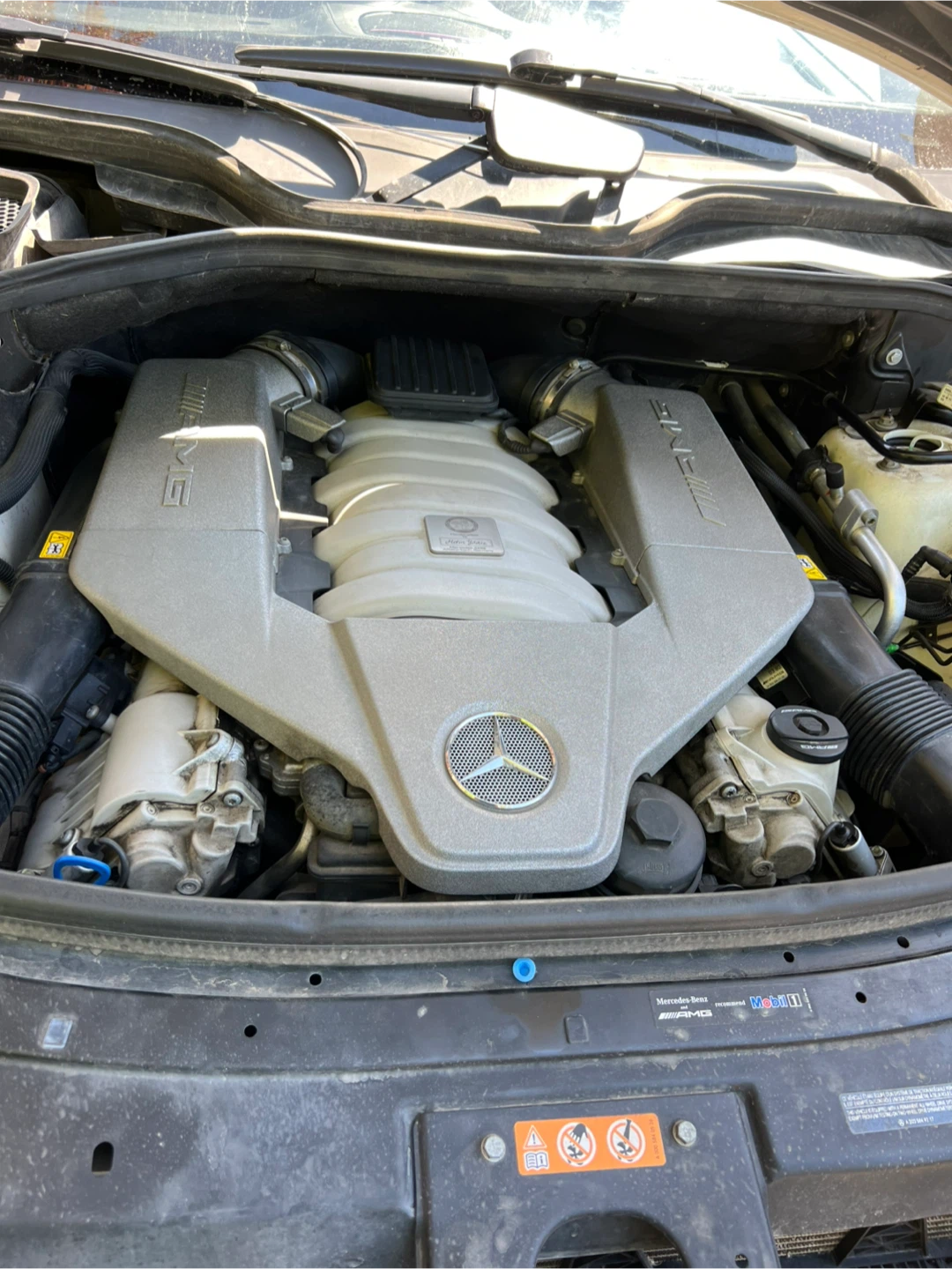 White Mercedes-Benz ML63 AMG SUV - photo 4