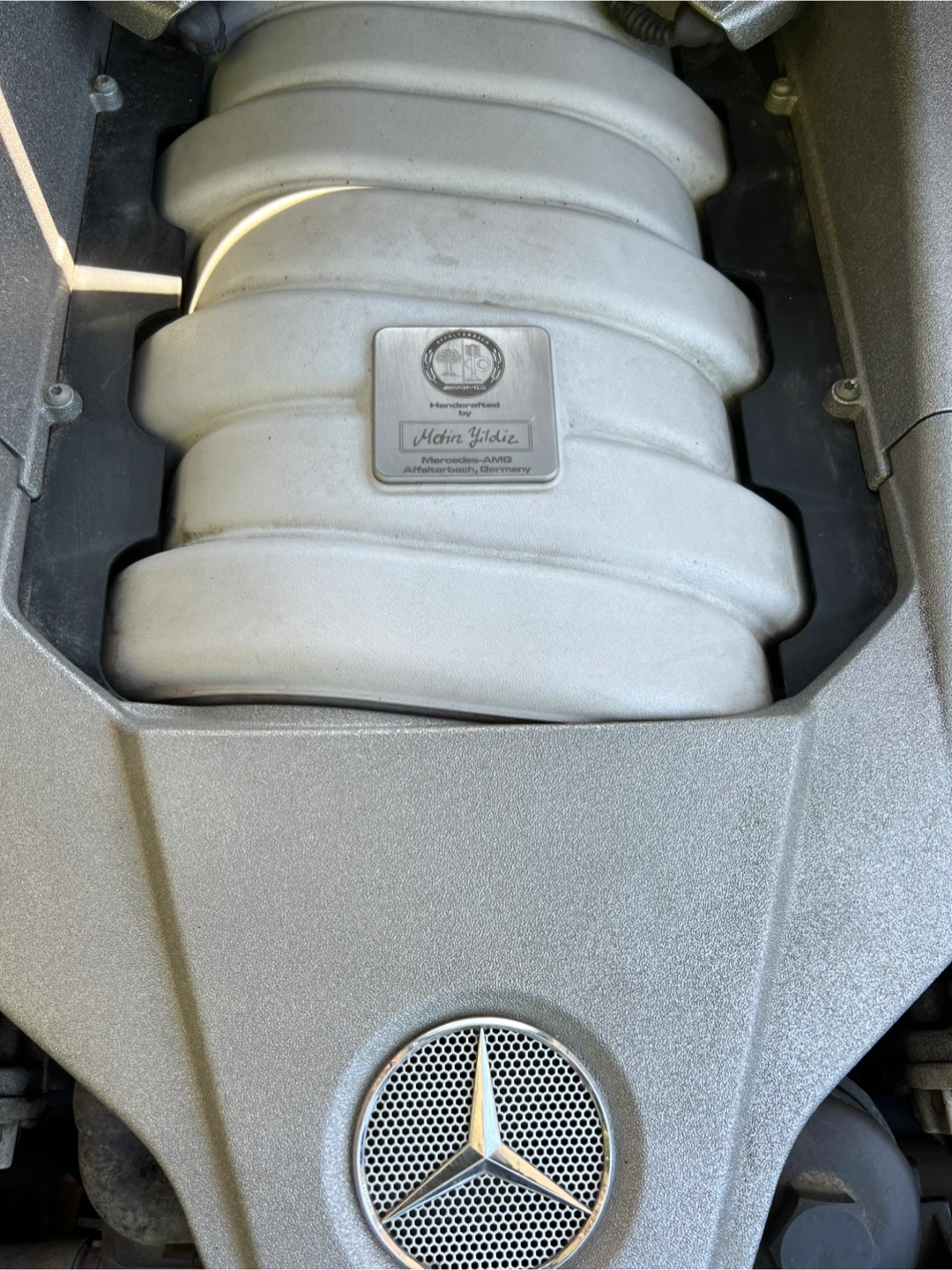 White Mercedes-Benz ML63 AMG SUV - photo 3