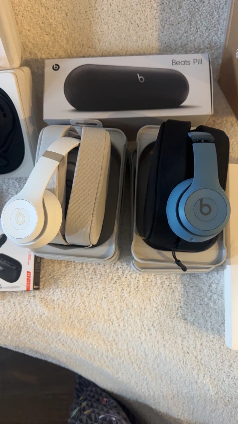 Beats Pill Portable Speaker Solo3- White & Blue