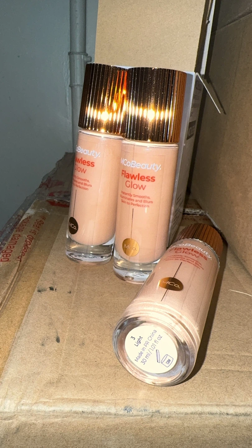 MCoBeauty Flawless Glow Foundation - Light