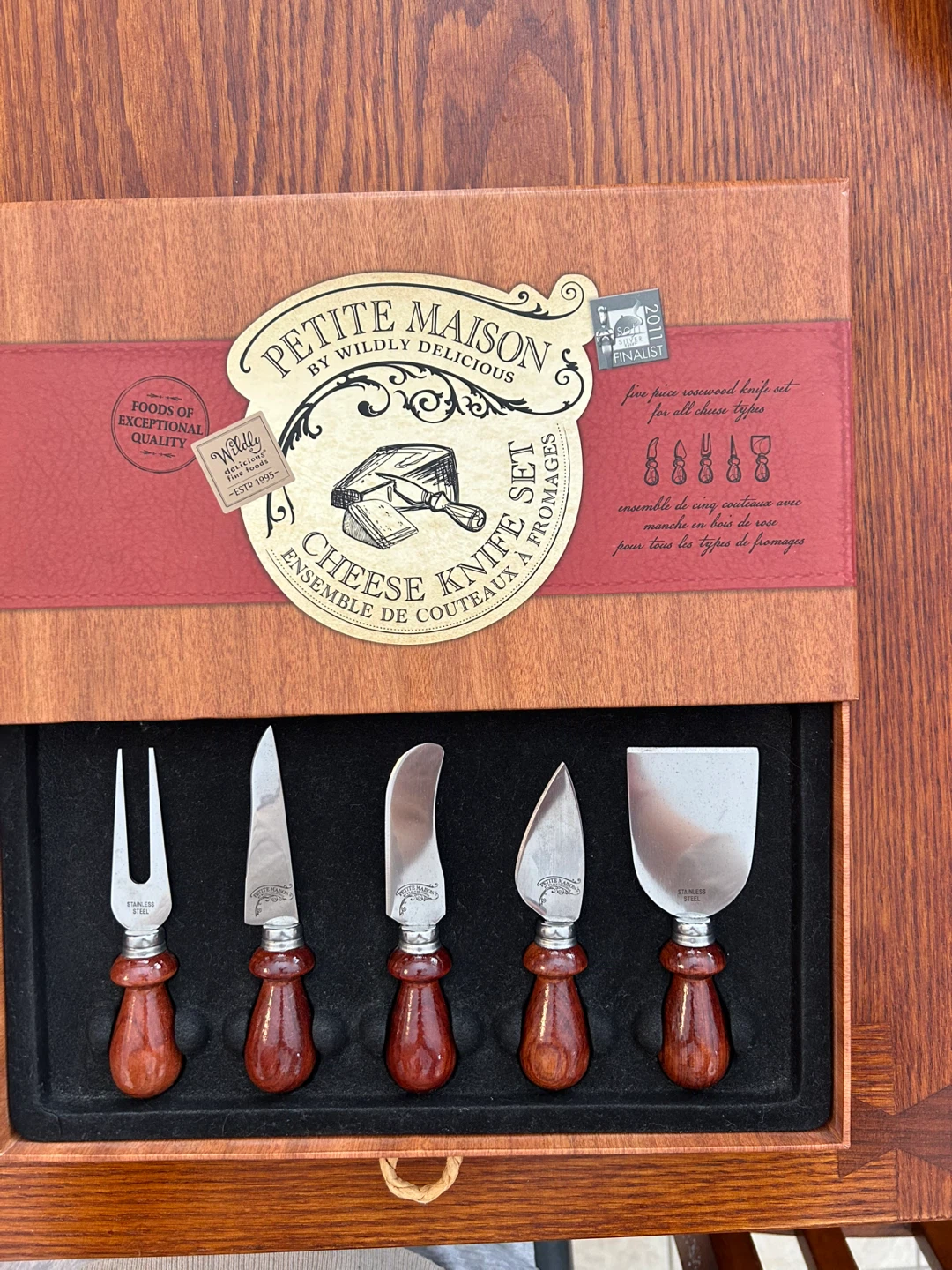 NEW Petite Maison by Wildly Delicious Cheese Knife Set