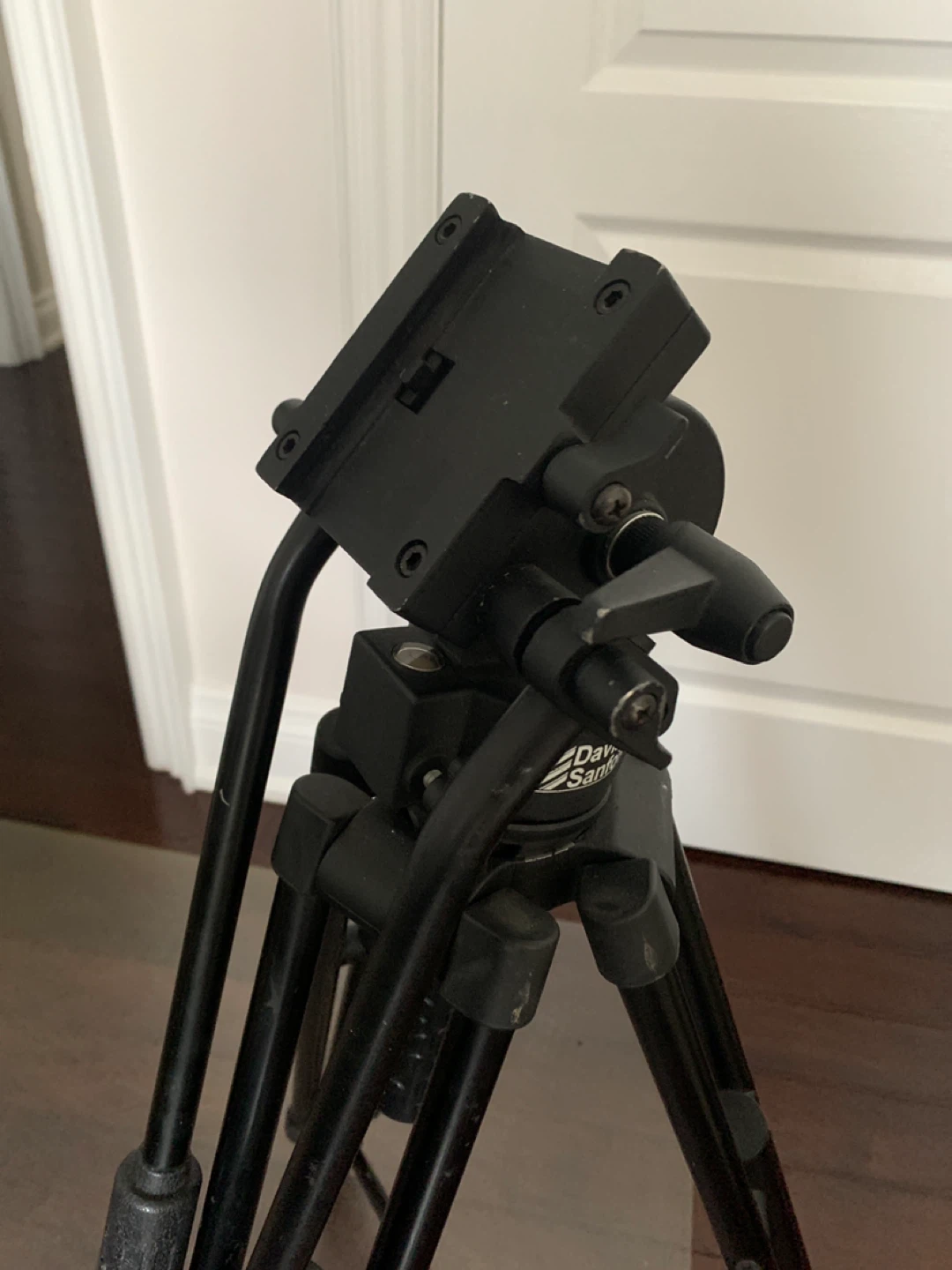 Davis & Sanford FM18 Fluid Head Tripod - photo 2