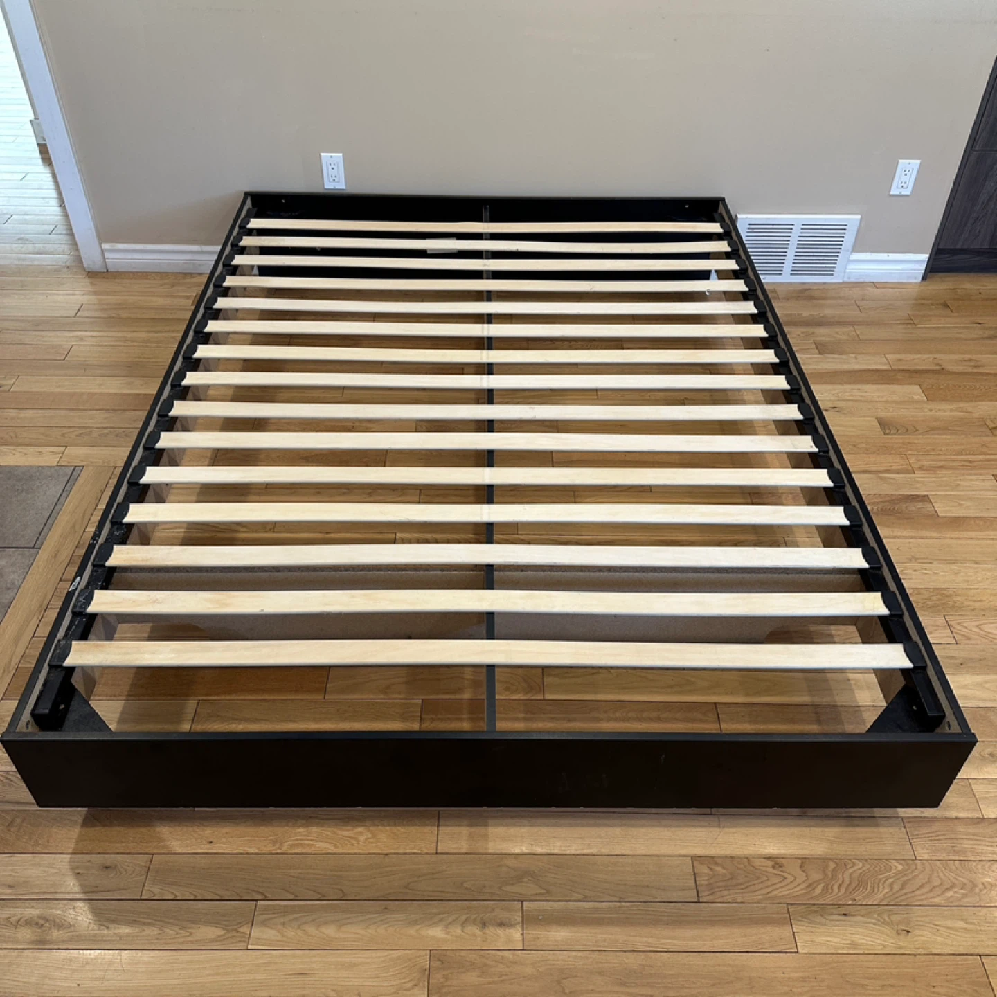 Nexera Queen Size Platform Bed Frame (CAN DELIVER)