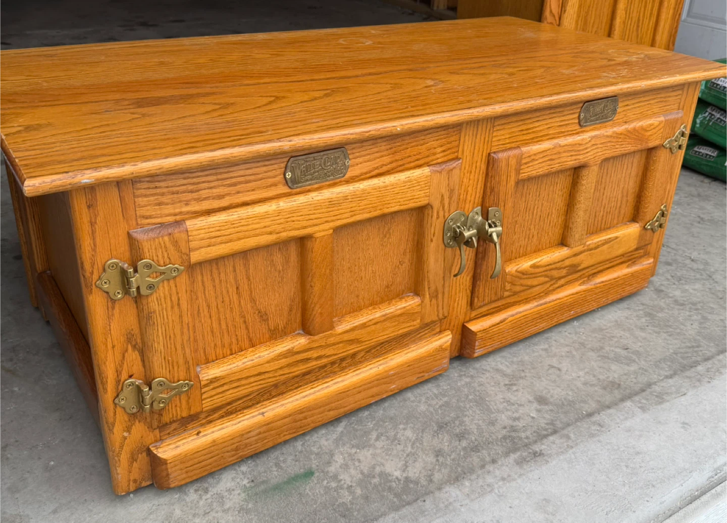 Coffee table with Lift Top and nightstand