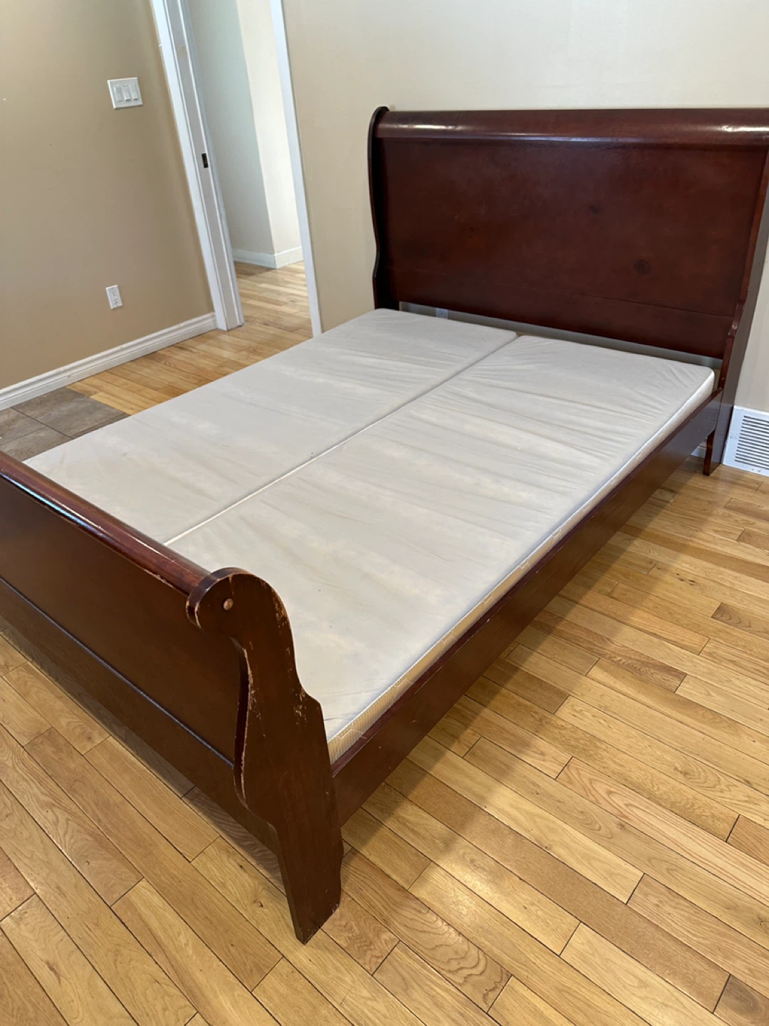 Beautiful Solid Wood Queen Size Sleigh Bed (CAN DELIVER) - photo 3