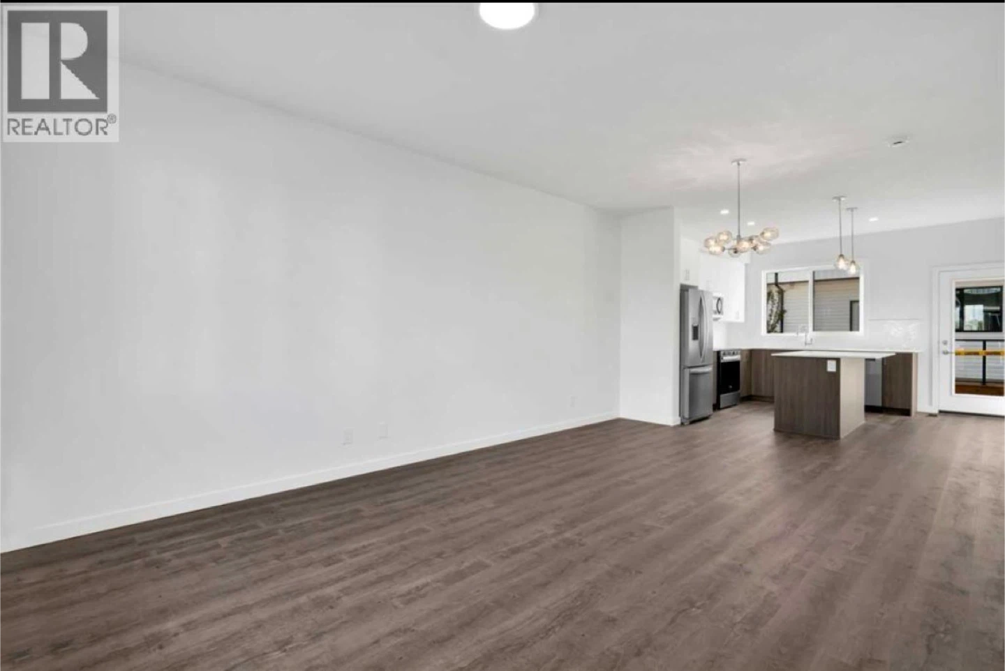4 bed 3.5 Bath Townhouse for Rent - photo 2