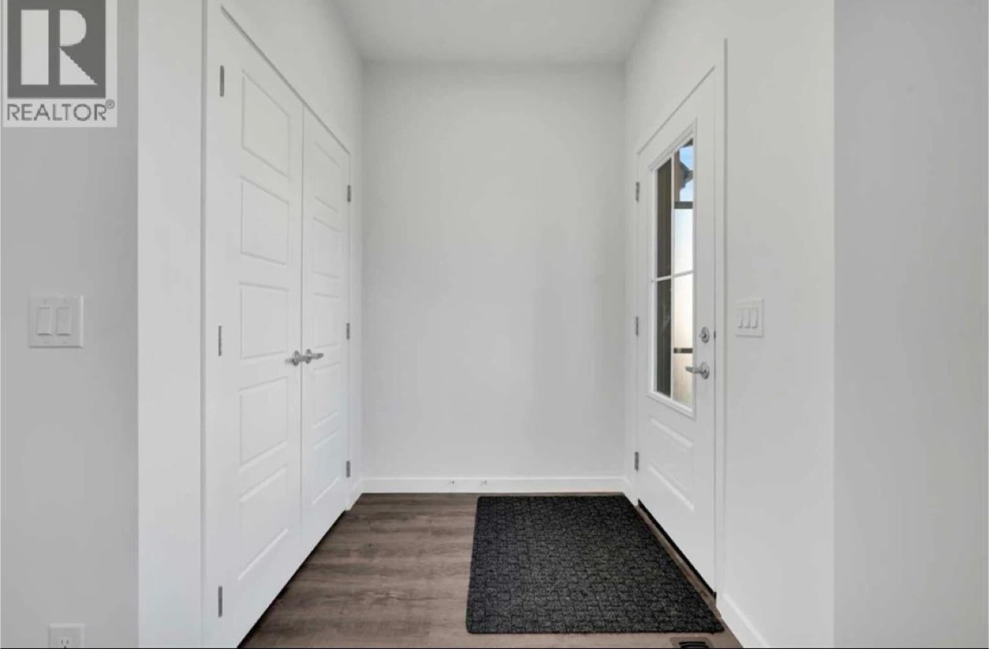 4 bed 3.5 Bath Townhouse for Rent