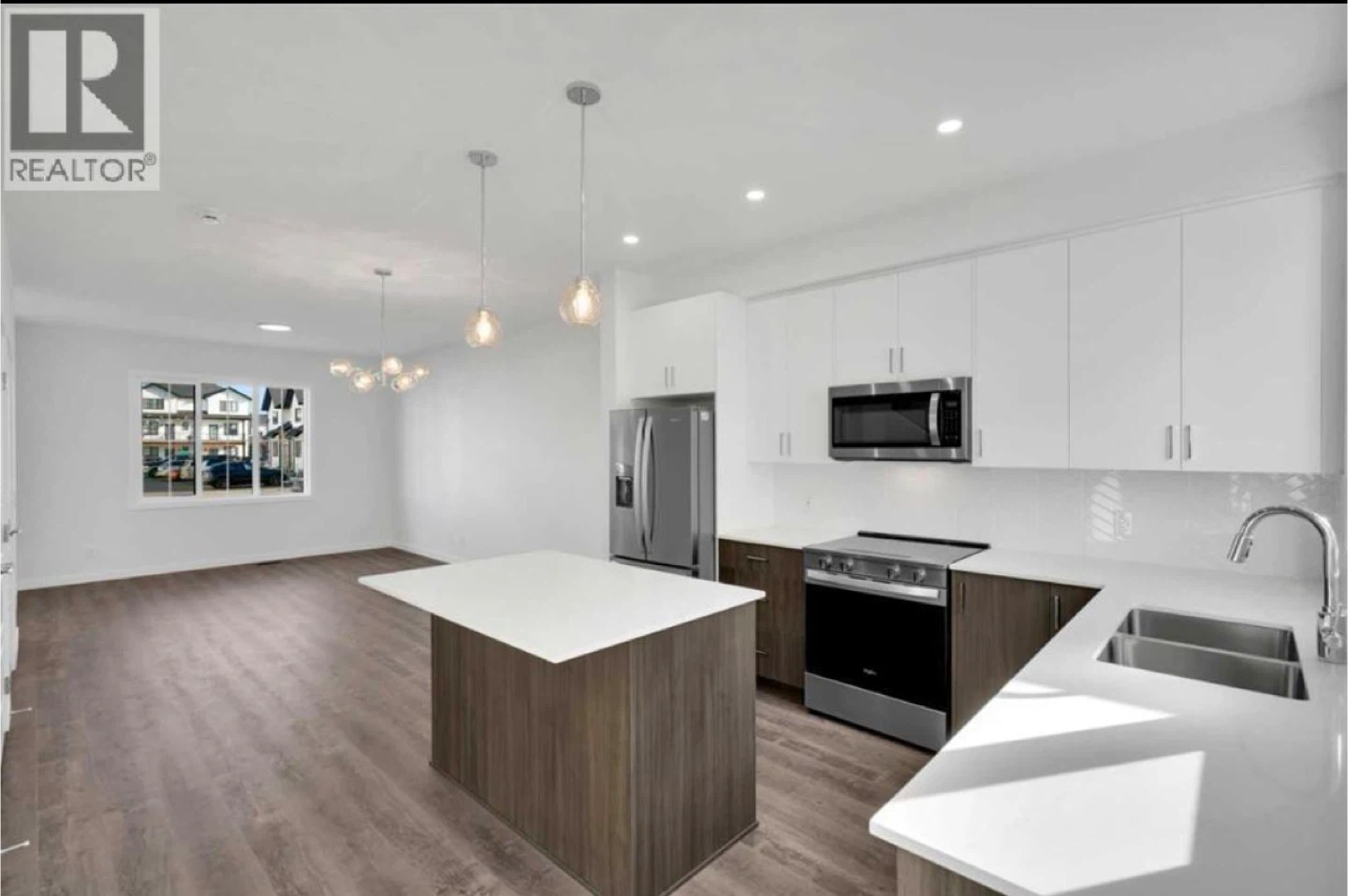 4 bed 3.5 Bath Townhouse for Rent - photo 3