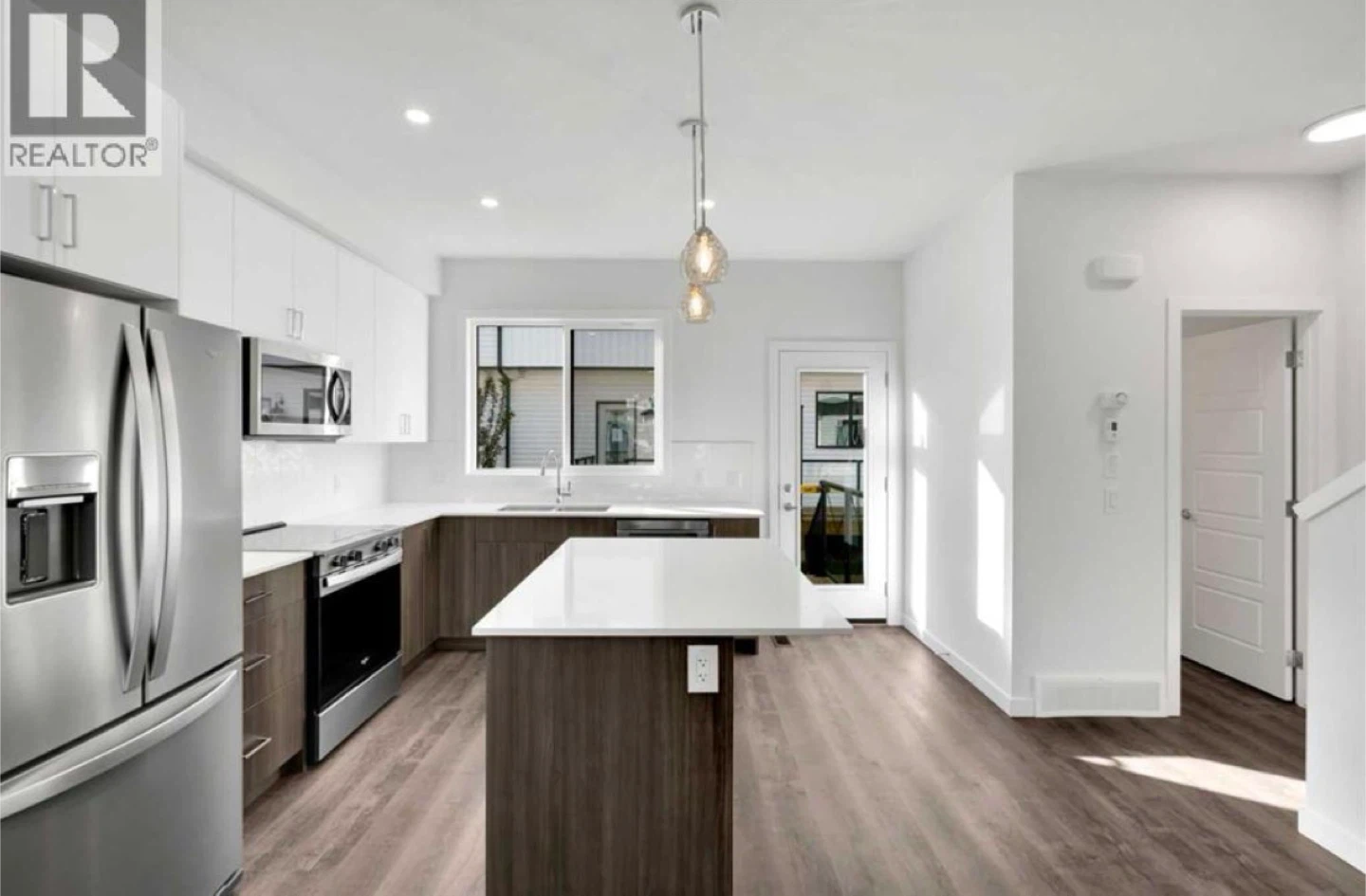 4 bed 3.5 Bath Townhouse for Rent - photo 5