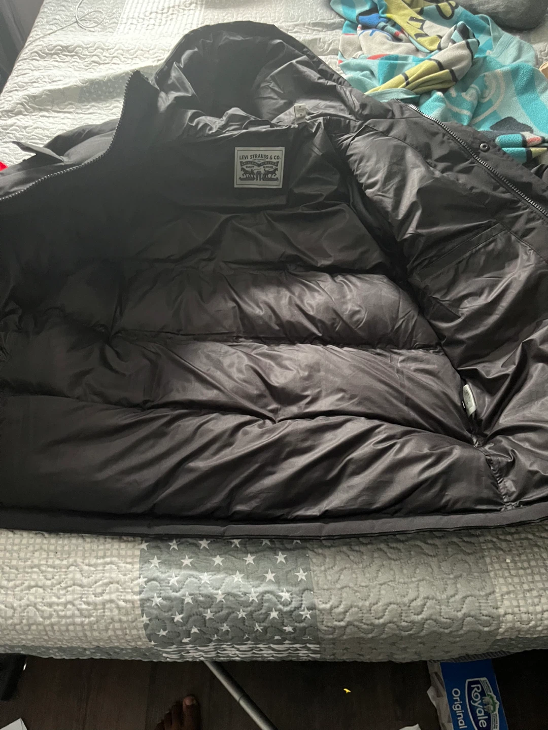 Levi's Puffer Jacket - Black - Medium - photo 4