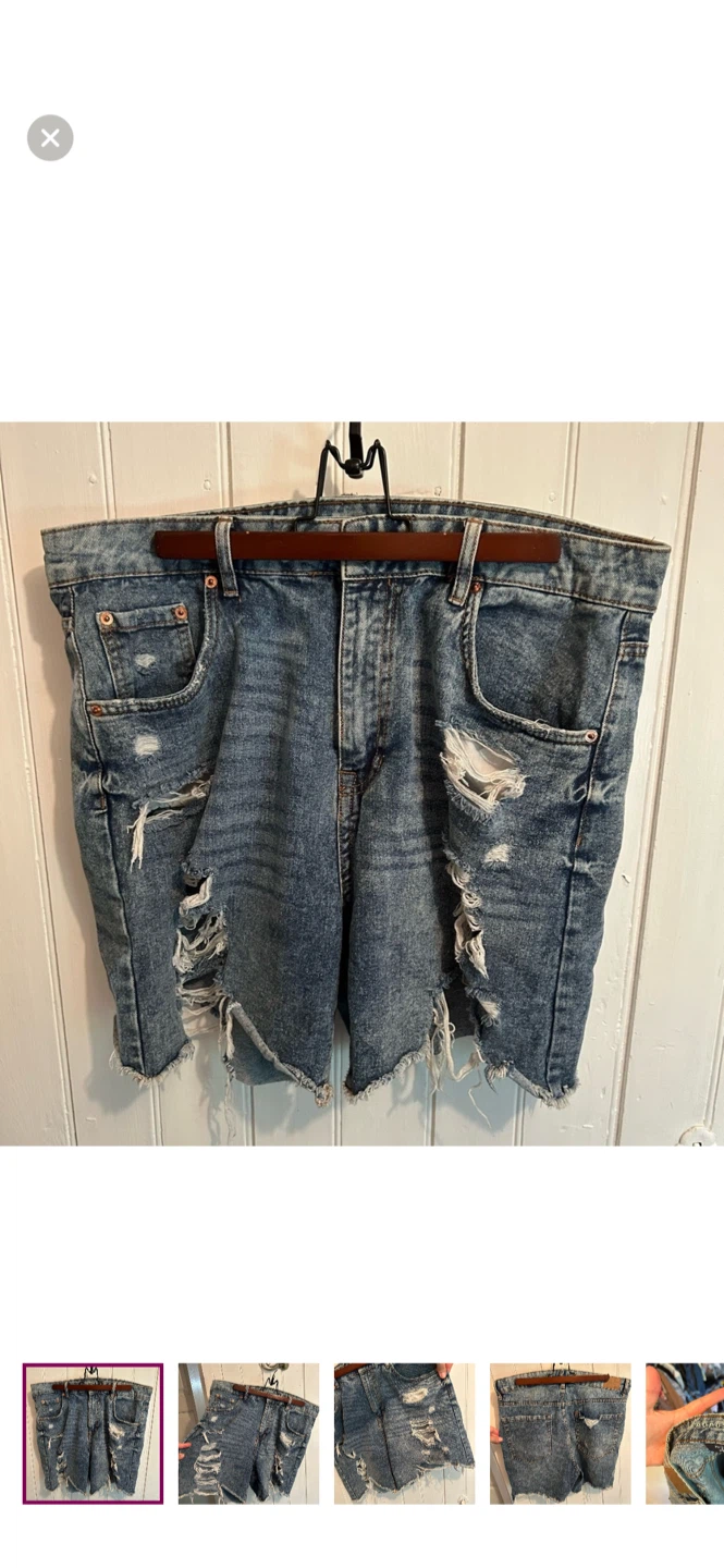 Aeropostale "90s Baggy" Distressed Denim Shorts