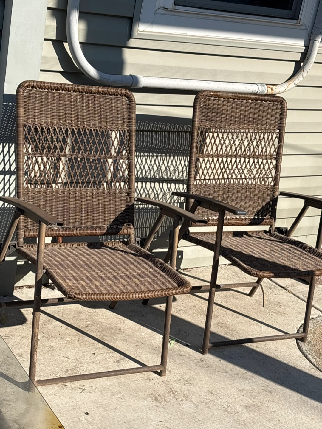 2 folding patio chairs used