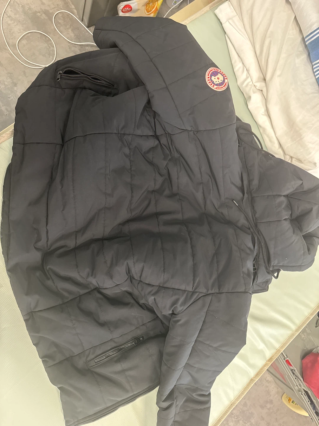 Canada Goose Puffer Jacket - Black - Size L - photo 3