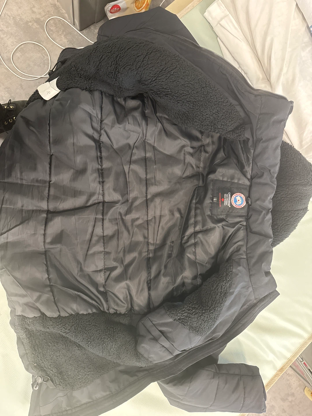 Canada Goose Puffer Jacket - Black - Size L - photo 4
